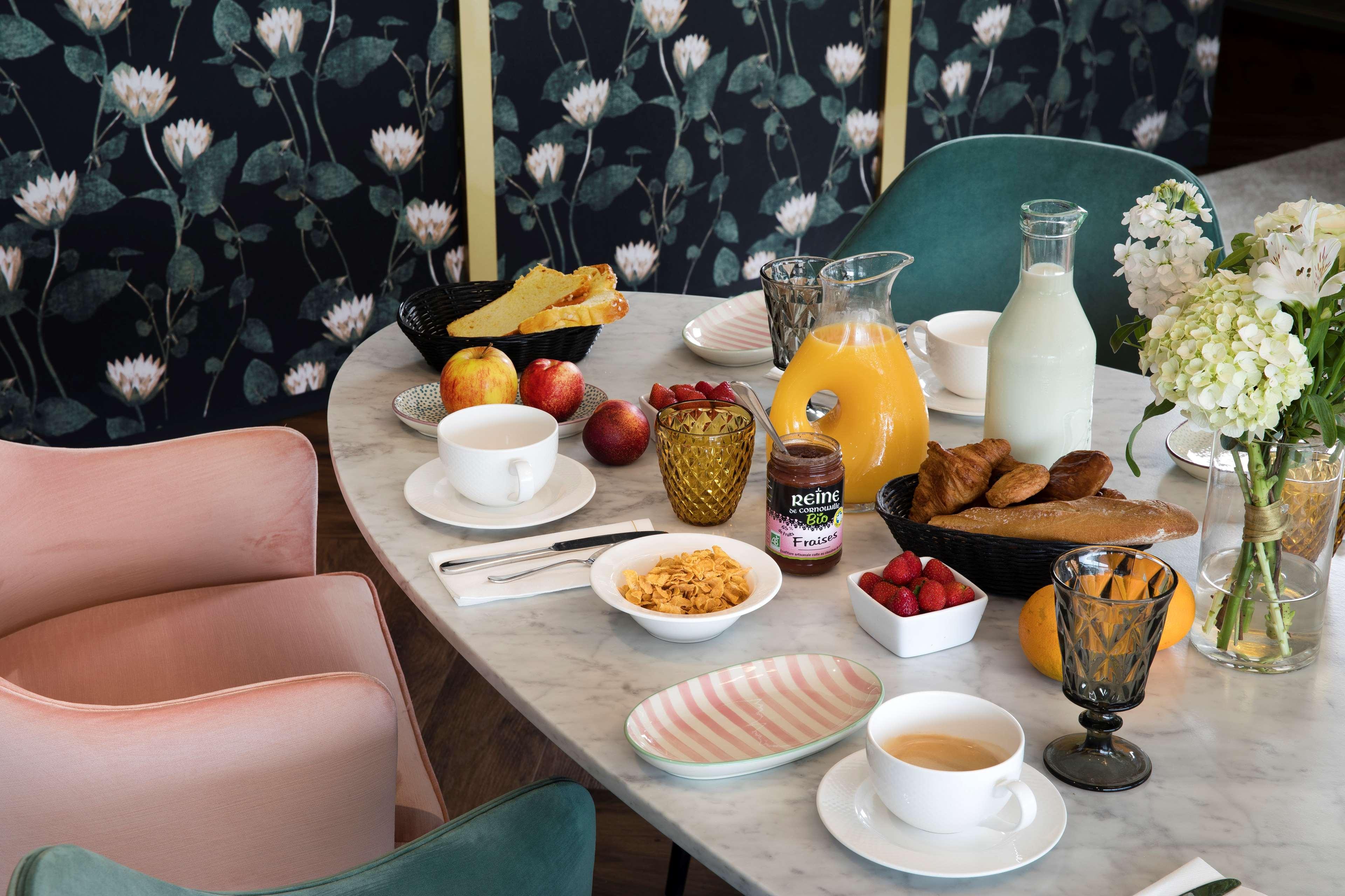 Hotel Western Les Rives Du Ter 4*