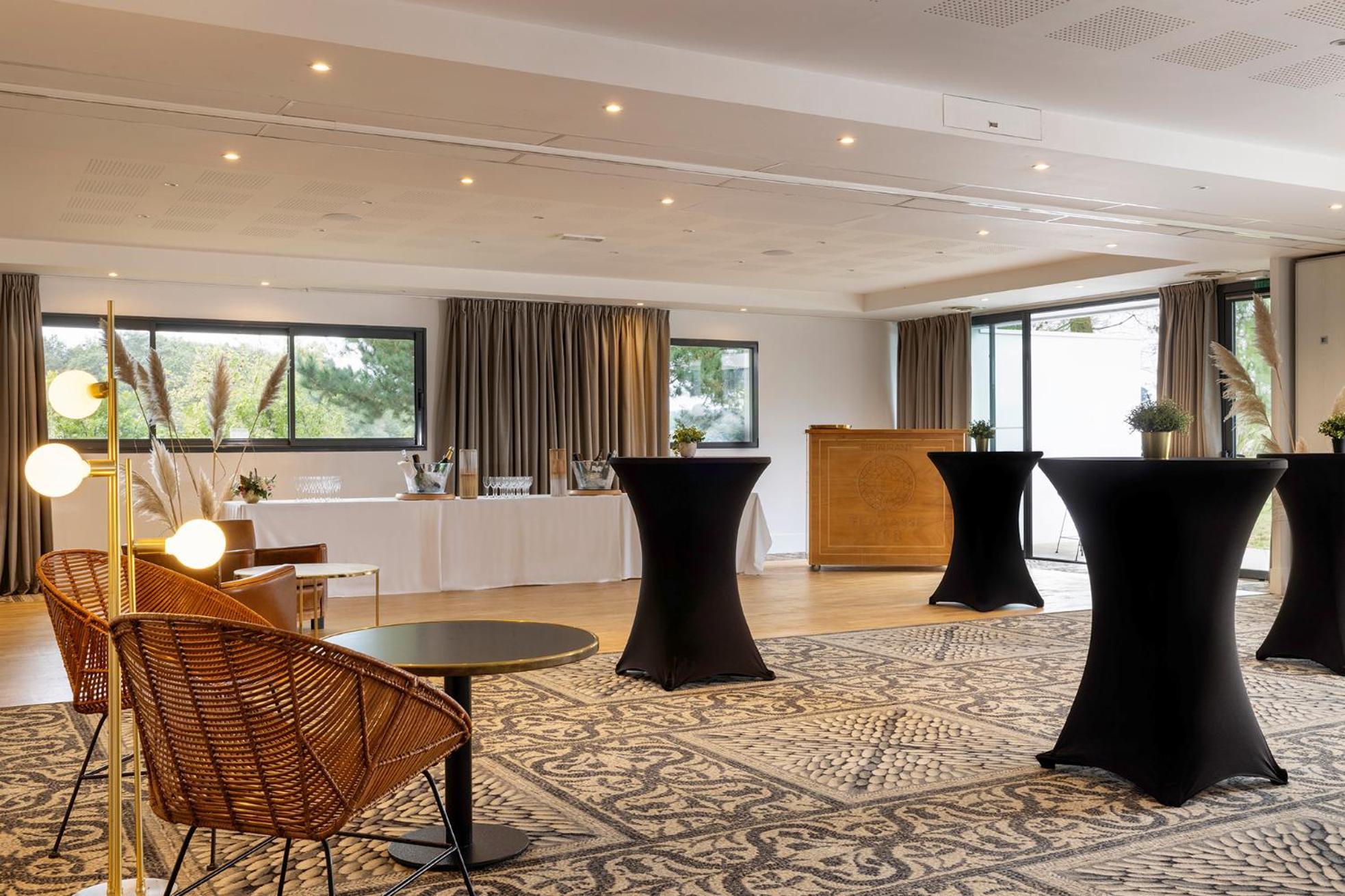 Hotel Western Les Rives Du Ter 4*