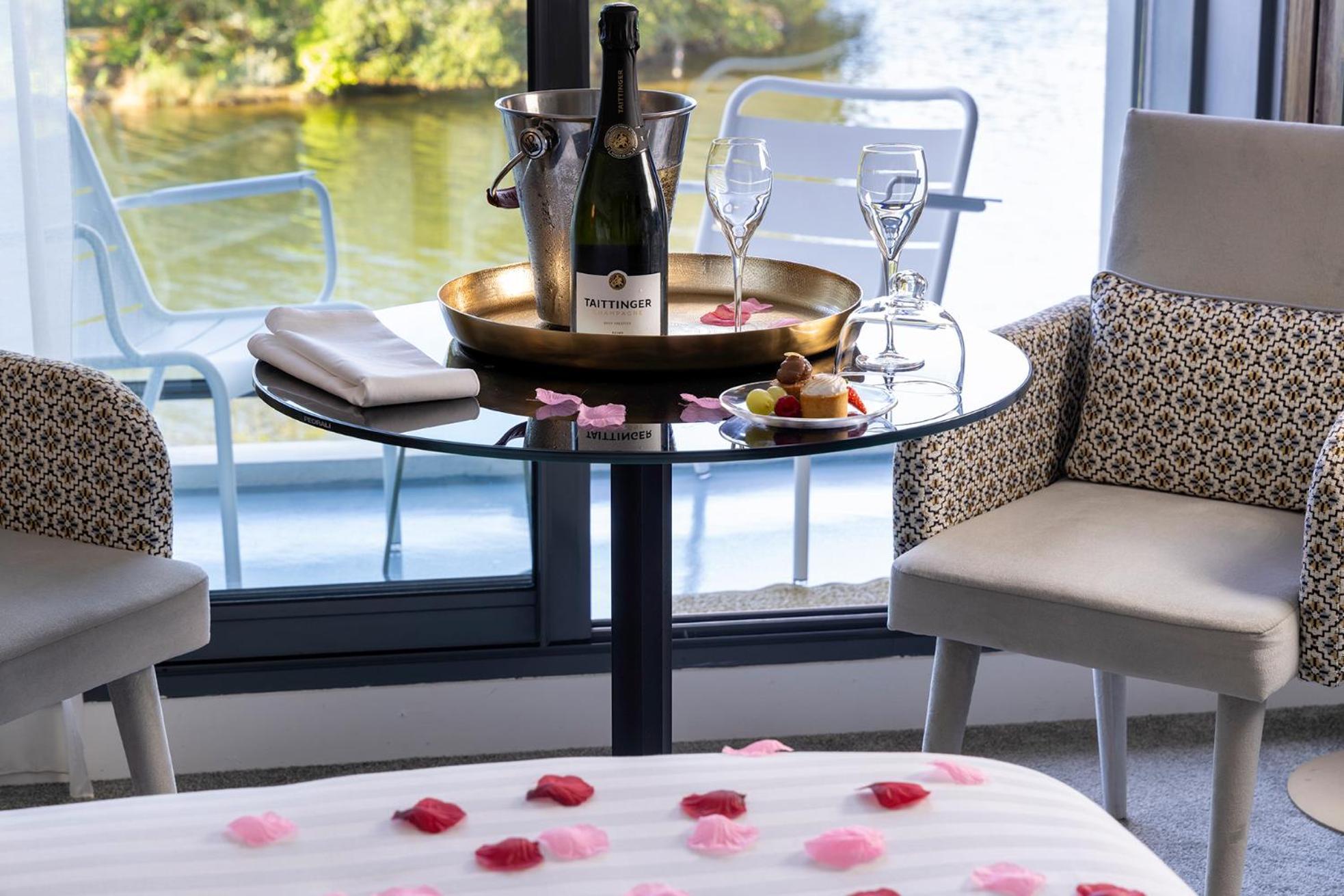 Western Les Rives Du Ter Hotel 4*